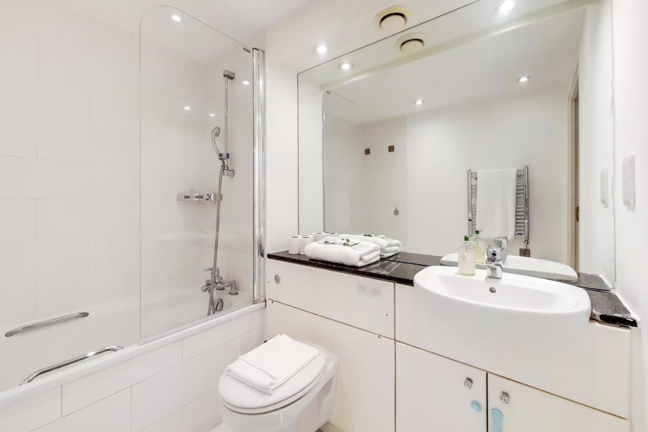 Free Parking - Two Bed Apartment By London Docklands Bagian luar foto