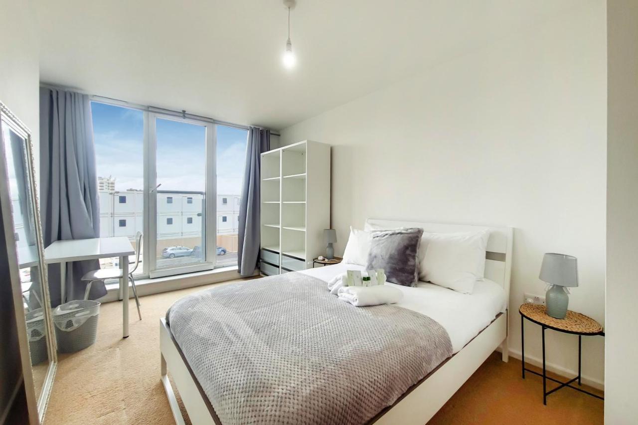 Free Parking - Two Bed Apartment By London Docklands Bagian luar foto