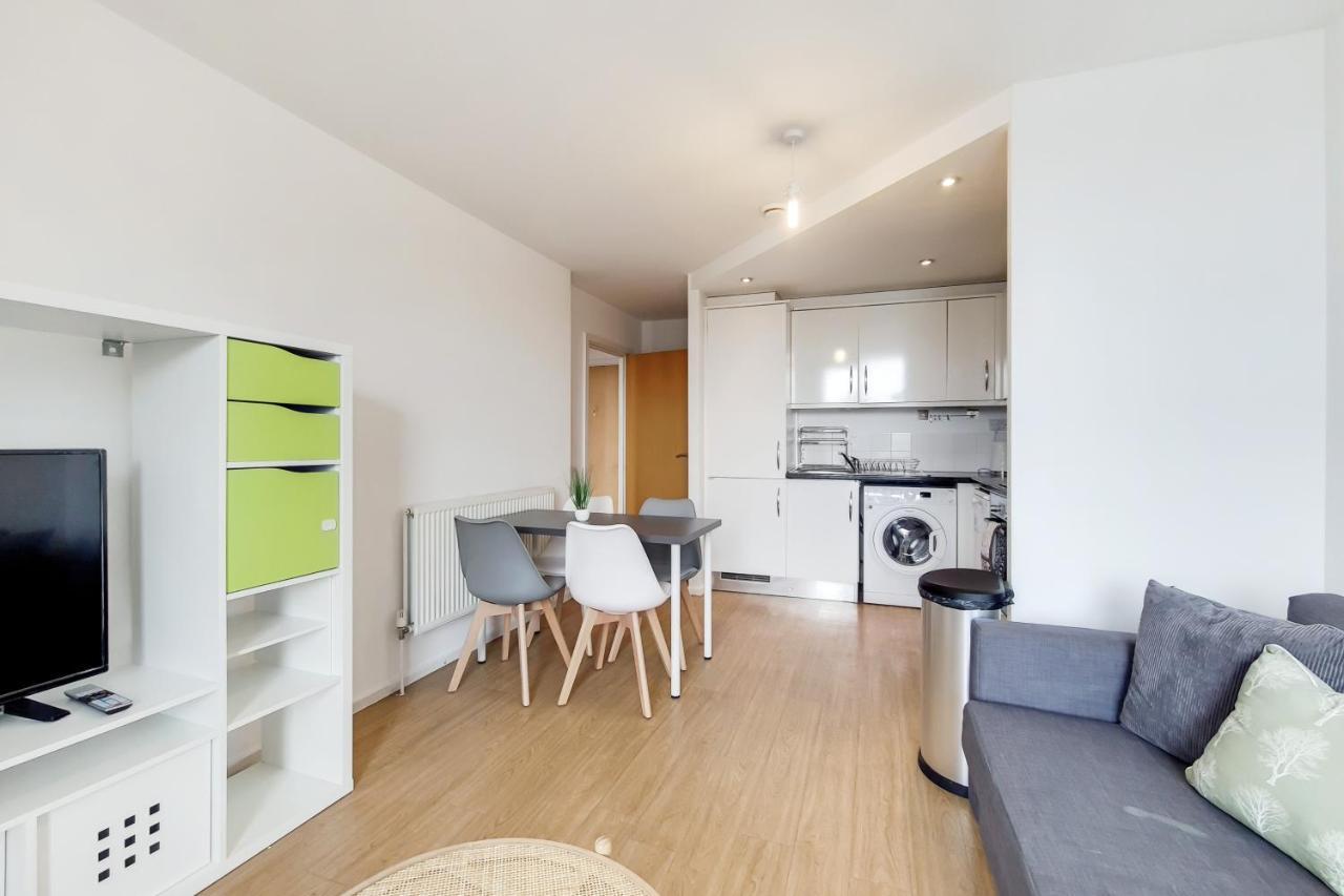 Free Parking - Two Bed Apartment By London Docklands Bagian luar foto