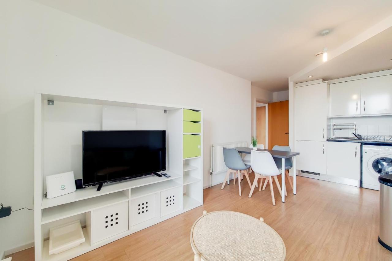 Free Parking - Two Bed Apartment By London Docklands Bagian luar foto